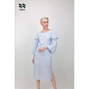 Vestido de manga comprida azul com gola de barco e balão